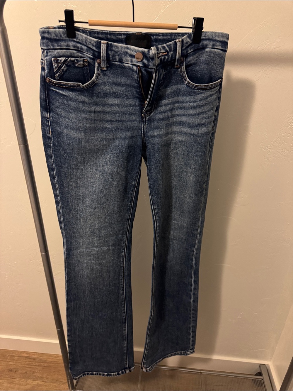 Buckle Women’s Boot Cut Jeans in Medium Blue Wash